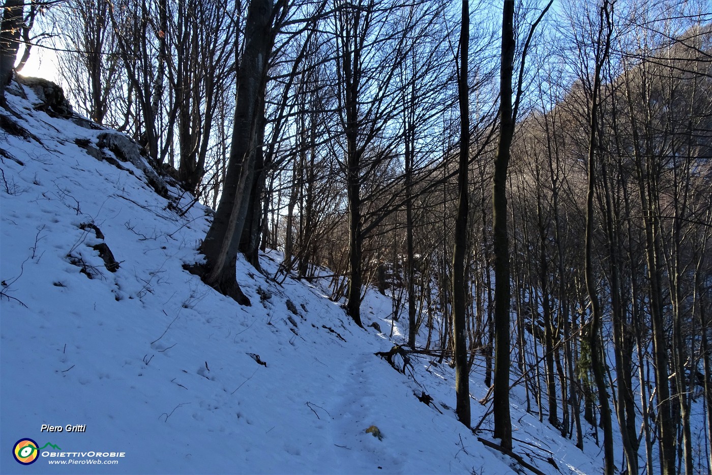 62 Sul versante nord in ombra neve ghiacciata sul sentiero!.JPG